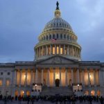 Senadores republicanos y demócratas alcanzan acuerdo para reabrir gobierno federal