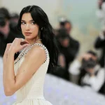 Petro respalda a Dua Lipa tras las aglomeraciones de fanáticos frente a su hotel en Bogotá