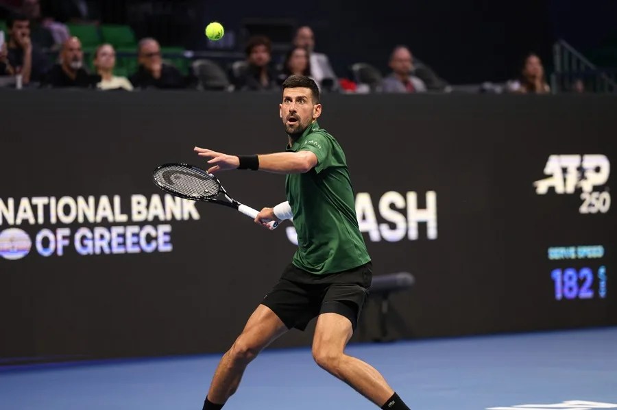 Djokovic conquista Atenas pero renuncia a las Finales ATP por lesión en el hombro