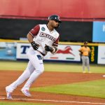 Gigantes blanquean a las Águilas con batazos de De los Santos y García