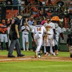 Toros despliegan ofensiva imparable y doblegan a los Leones en noche de protagonismo romanense