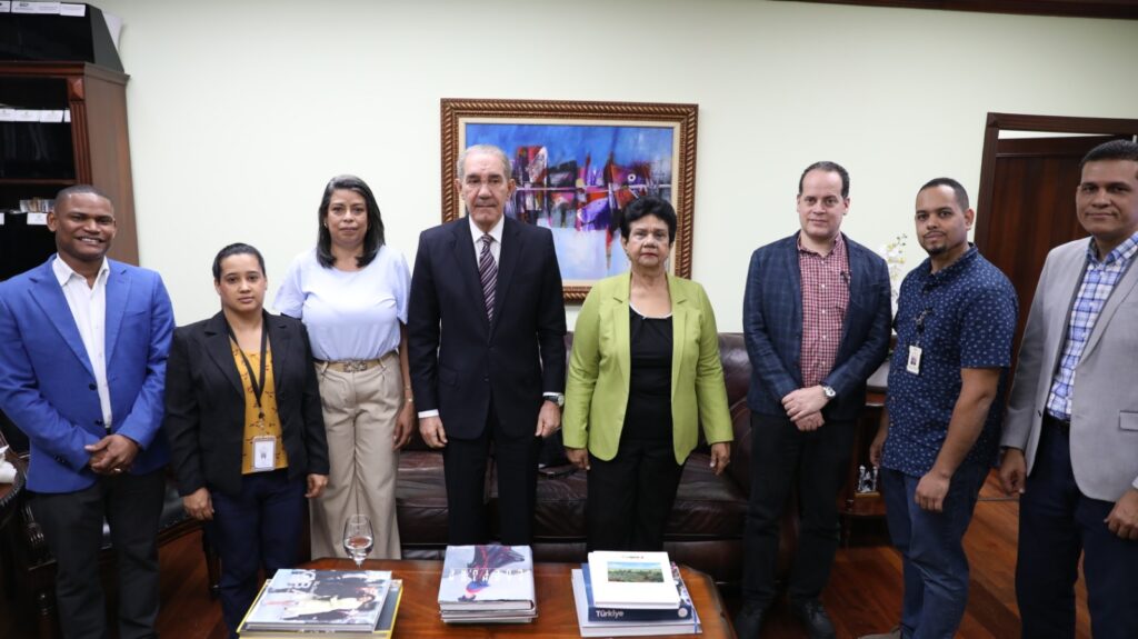 MESCyT presenta nueva herramienta interactiva que ayudará a los estudiantes a analizar opciones académicas y tomar mejores decisiones | 11 | MESCyT presenta nueva herramienta interactiva que ayudará a los estudiantes a analizar opciones académicas y tomar mejores decisiones - Noticias de hoy en República Dominicana | De Último Minuto