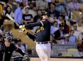 Águilas Cibaeñas vuelan alto y vencen 6-1 a los Gigantes para afianzarse en la cima