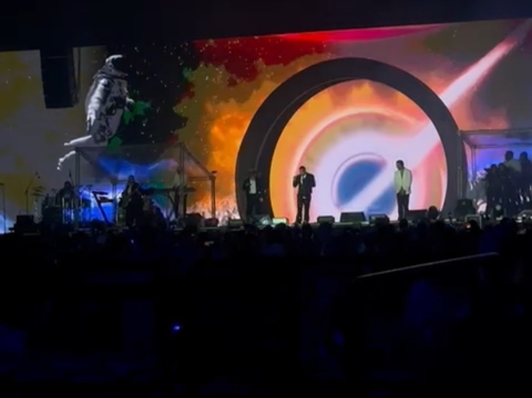 La lluvia no para la gran fiesta de Ilegales