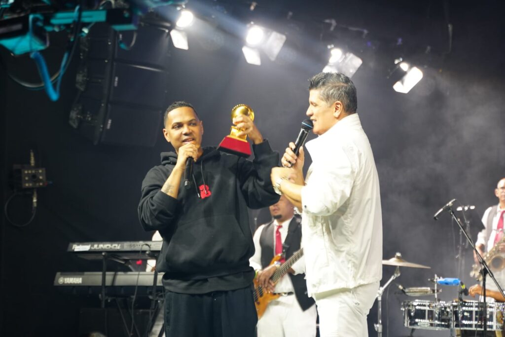 Eddy Herrera celebra su segundo Latin Grammy con concierto en La Casa de Alofoke 2 | 8 | Eddy Herrera celebra su segundo Latin Grammy con concierto en La Casa de Alofoke 2 - Noticias de hoy en República Dominicana | De Último Minuto