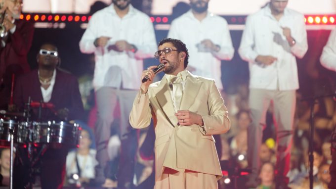 Bad Bunny inicia su concierto en RD a las 9:58 p. m. desatando euforia total en el Estadio Olímpico