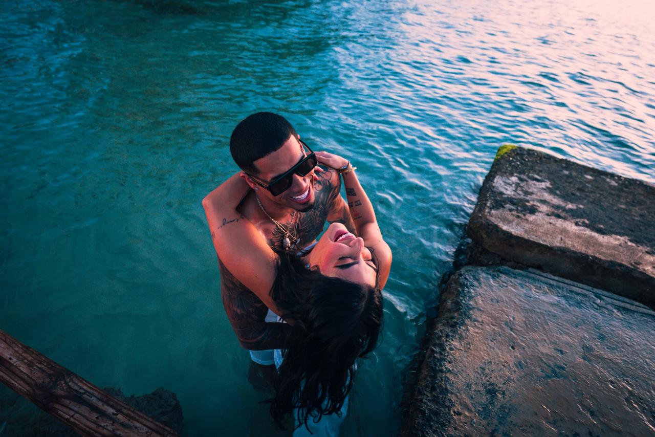 Dani Barranco y Michael Flores estrenan "Agüita e Coco"