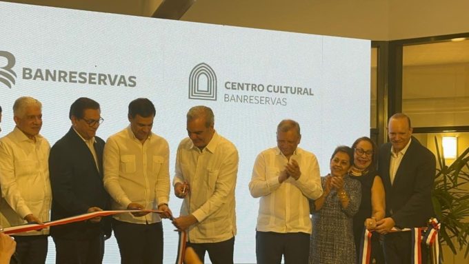 Banreservas inaugura Centro Cultural en el antiguo Hotel Mercedes de Santiago