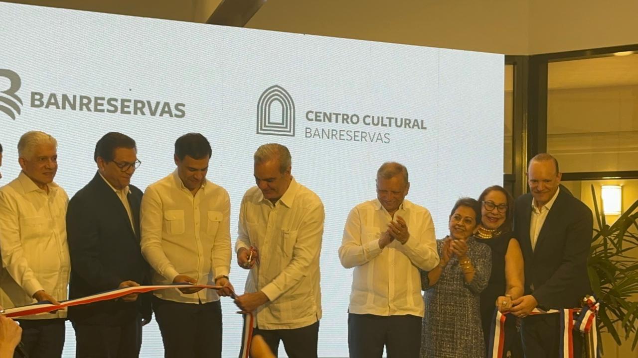 Banreservas inaugura Centro Cultural en el antiguo Hotel Mercedes de Santiago