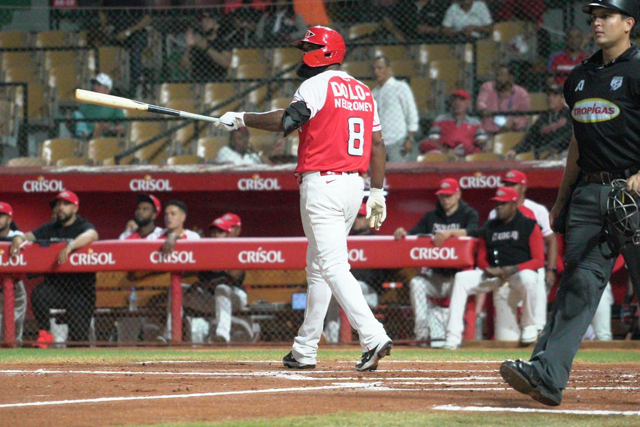 Pitcheo sólido y rally decisivo impulsan triunfo de Leones sobre Estrellas