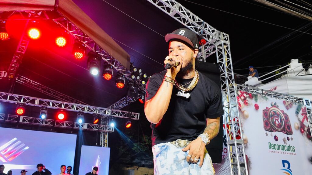Donaty hace vibrar al público en concierto de Reconocidos, agradeciendo al público su éxito viral “Lo que pueda”.