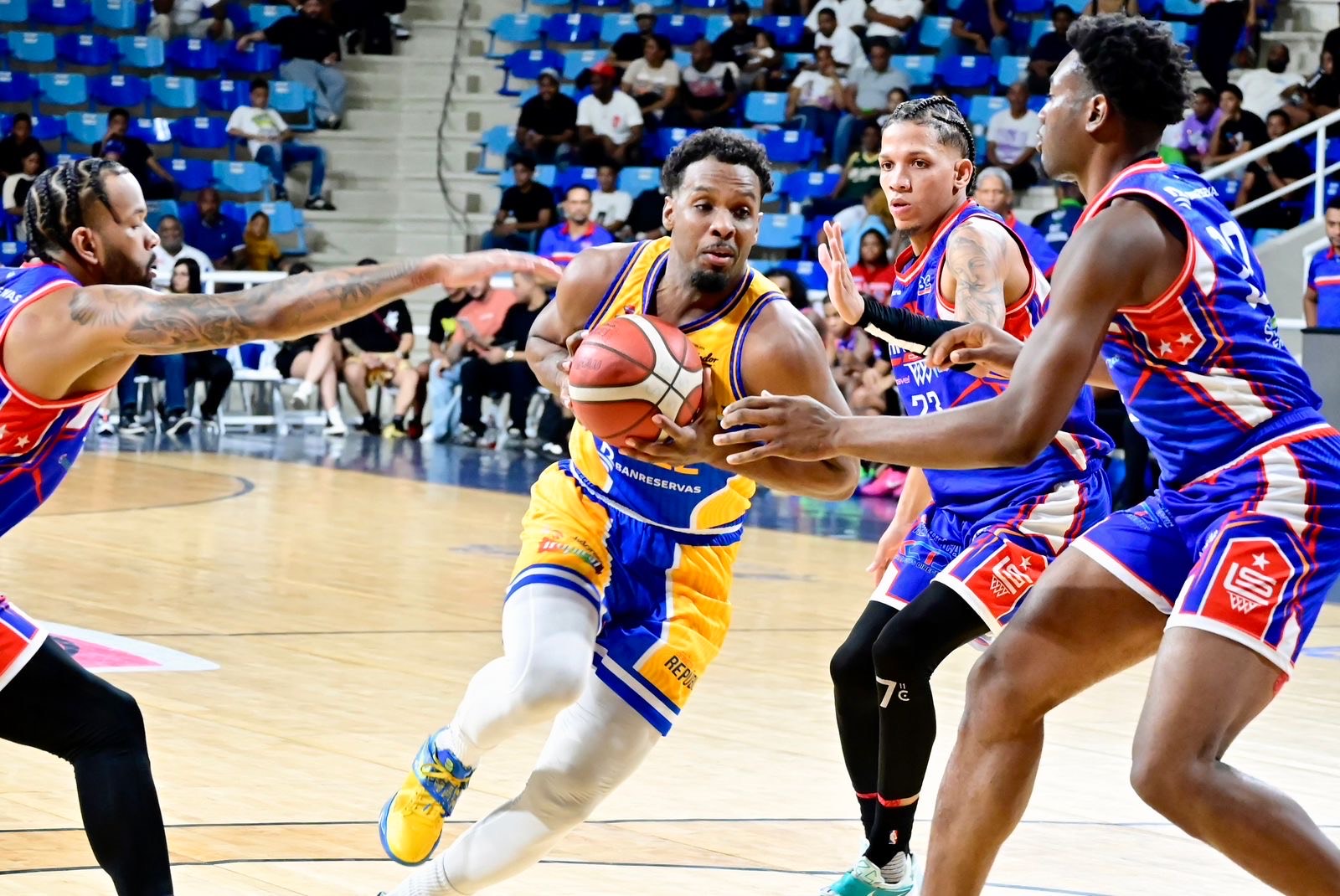 Mauricio Báez elimina a San Lázaro y enfrentará a San Carlos en la final del TBS Distrito 2025