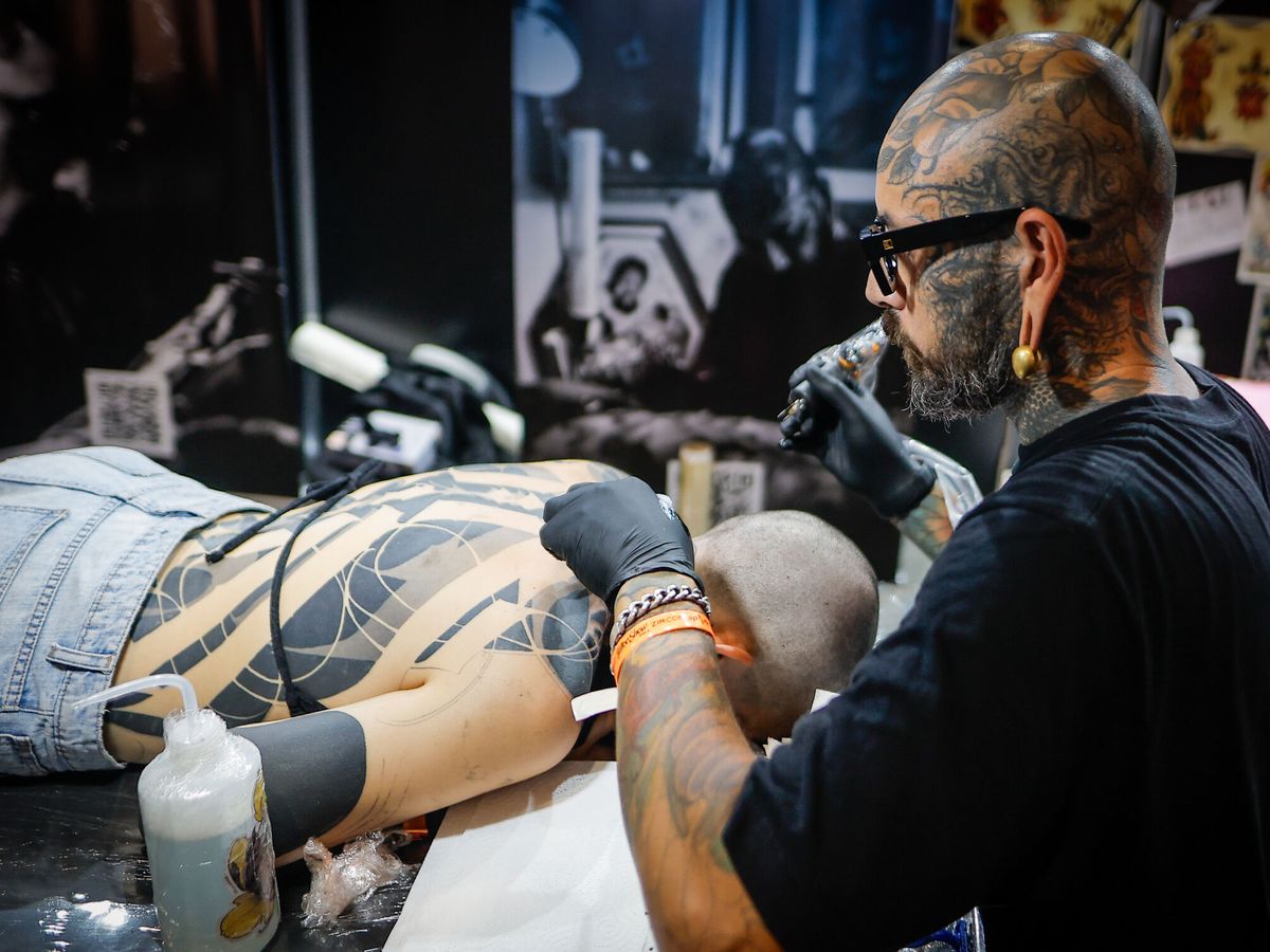 ¿Los tatuajes aumentan el riesgo de melanoma? Un nuevo estudio reabre el debate