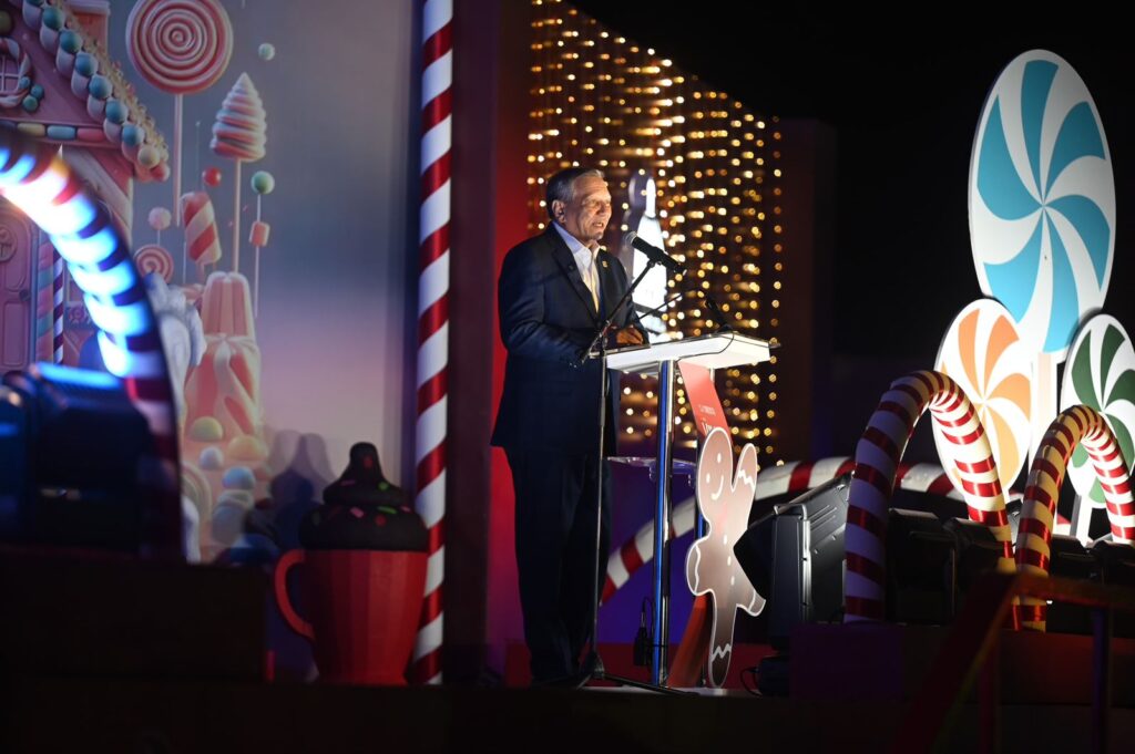 Abinader inaugura Villa Navidad junto al presidente de BR, Leonardo Aguilera y la alcaldesa Carolina Mejía - Noticias de hoy en República Dominicana | De Último Minuto