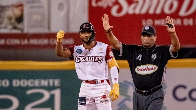 Johan Rojas es fuertemente abucheado tras sus críticas contra los árbitros de Lidom