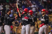 Canario dispara dos jonrones y Leones aplastan 15-1 al Licey en el Quisqueya