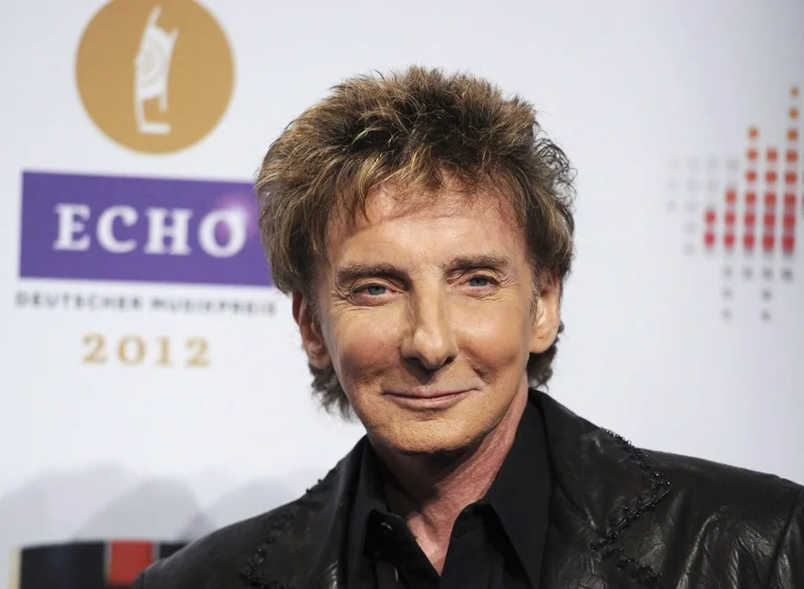 El cantante Barry Manilow anuncia que padece cáncer de pulmón y aplaza conciertos en EE.UU.
