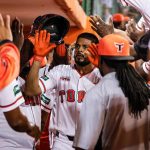 Toros extienden su dominio con cuarta victoria seguida y superan 7-4 a los Leones