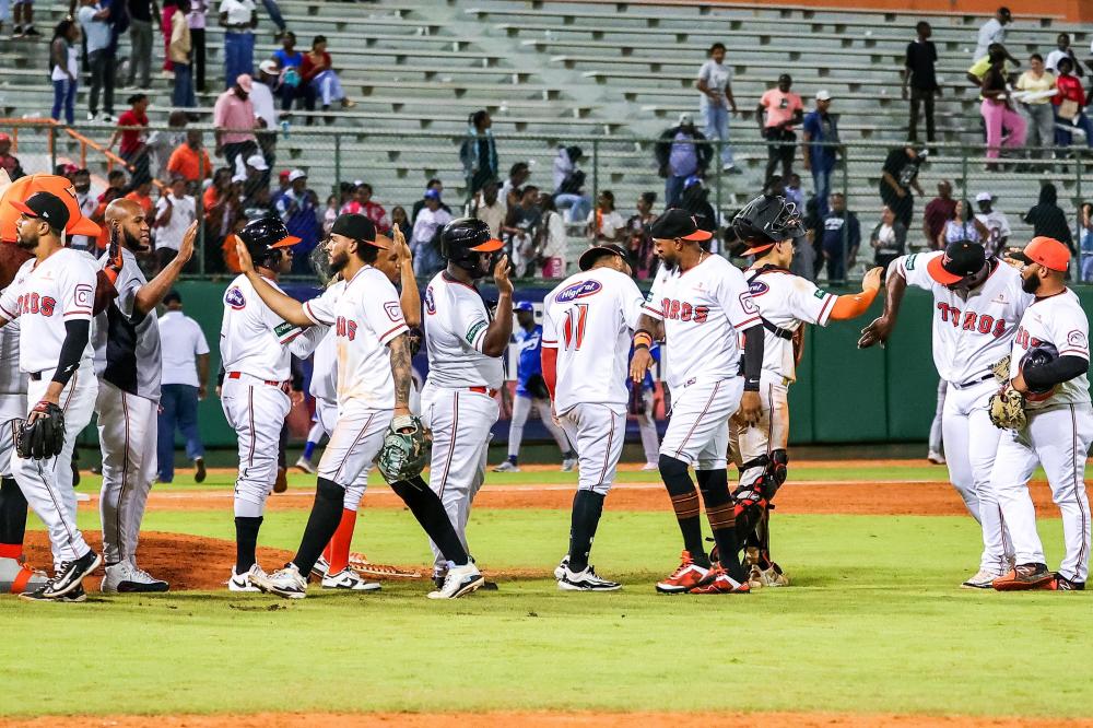 Toros cierran serie 7-3 ante el Licey con su triunfo 26 de la temporada