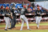 Leones remontan en San Francisco de Macorís y se mantienen invictos en el Round Robin