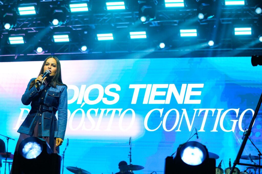 Reconocidos celebra con éxito concierto “Adoramos Juntos en Navidad” y reúne a miles en una noche de fe - Noticias de hoy en República Dominicana | De Último Minuto