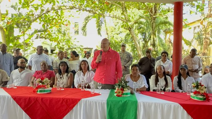 Senador Pedro Catrain celebra actividad de fin de año para mujeres en Samaná