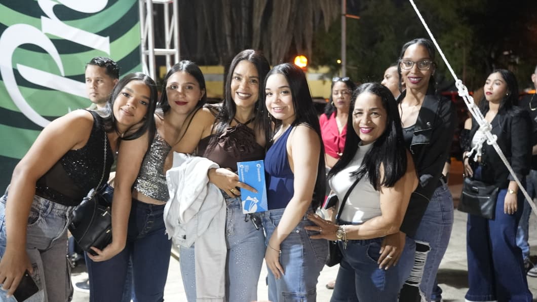 Fanáticos de todo el país llegan a la Arena del Cibao para el segundo concierto de Raulín Rodríguez