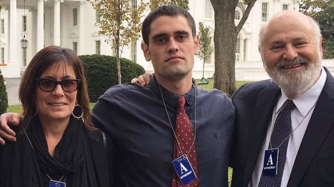 Nick Reiner, hijo de Rob Reiner y Michele Singer, fue detenido por el presunto asesinato de la pareja