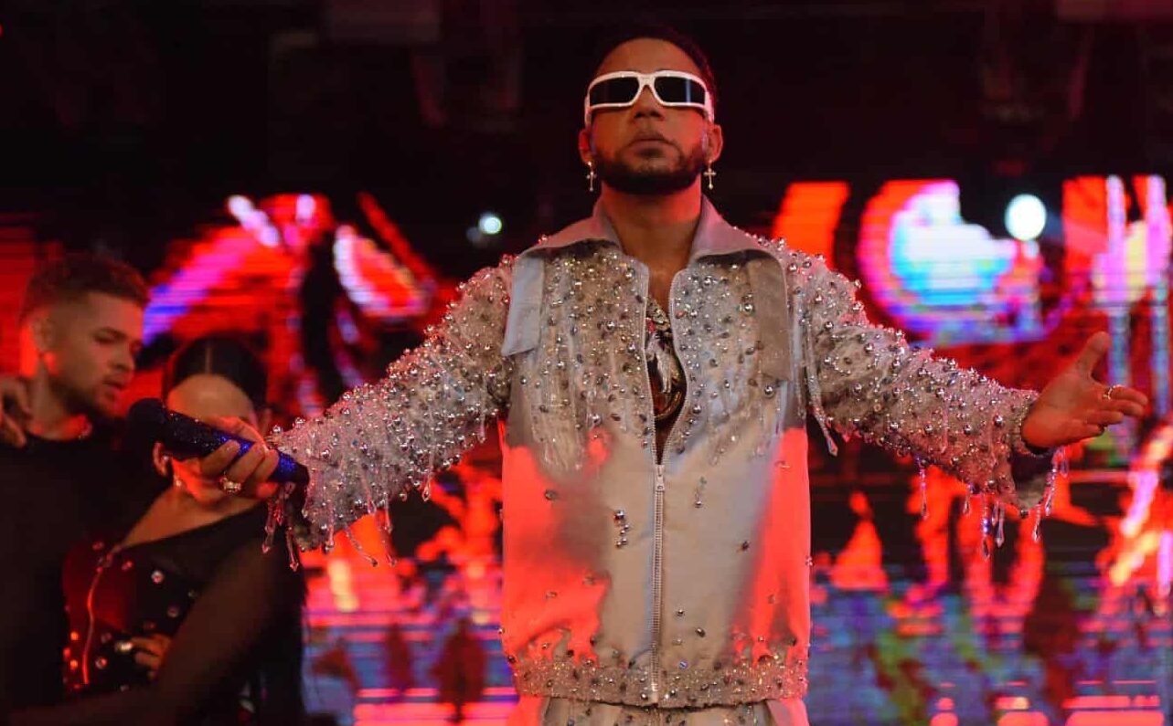 Elvis Martínez hace historia en Santiago al lograr tres grandes hitos