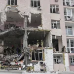 Ataques de Rusia a capital de Ucrania dejan al menos 1 muerto