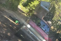 Dos hombres mueren electrocutados tras caer cable eléctrico sobre su vehículo en Gaspar Hernández