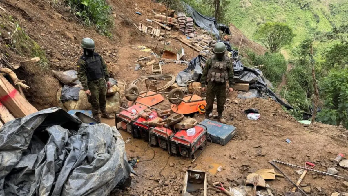 Ejército de Ecuador halla 2 campamentos de minería ilegal en zona fronteriza con Colombia