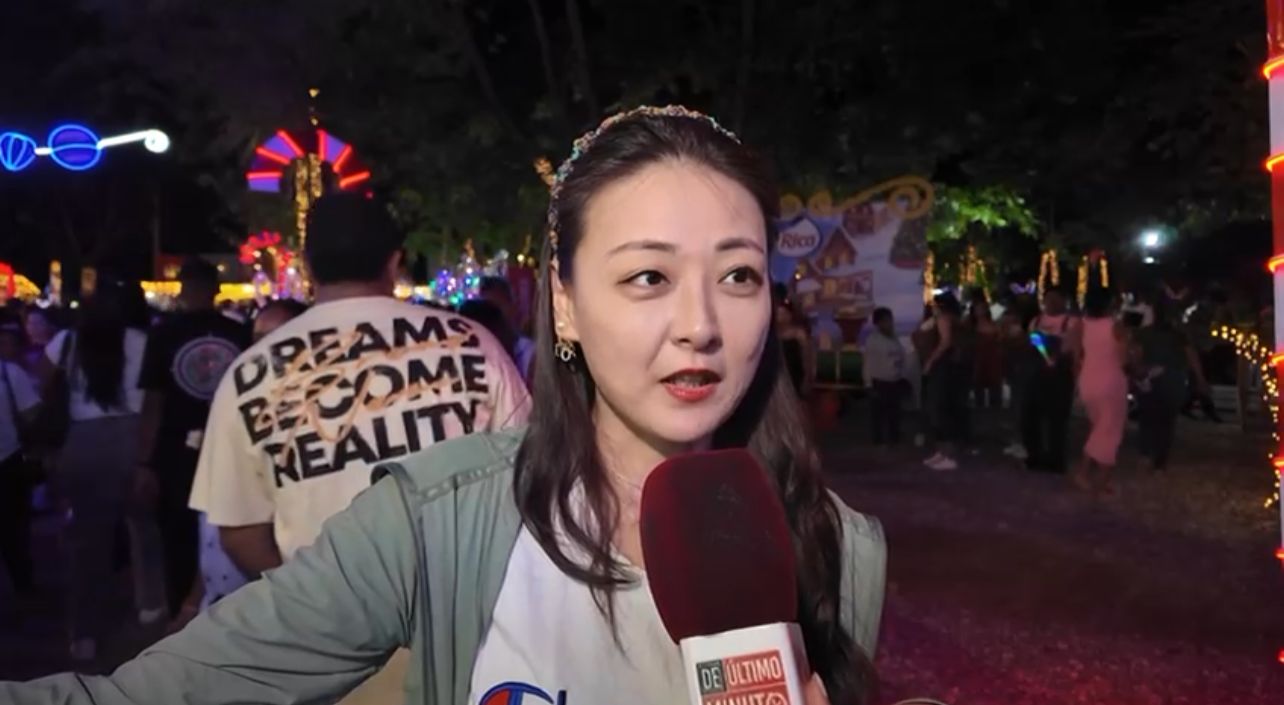 Visitas internacionales en Villa Navidad: “Los dominicanos son calientes y alegres”