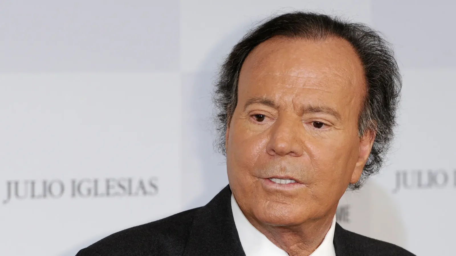Responsable de conciertos de Julio Iglesias en RD tilda de chantaje acusaciones