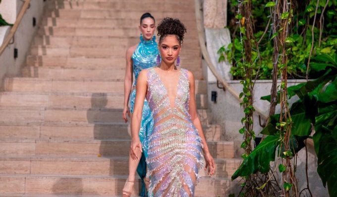 El poderoso ejemplo de una modelo que sufrió una caída en desfile por el autismo