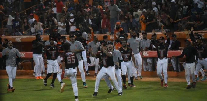 Toros dejan en el camino a las Águilas y avanzan a la Serie Final ante el Escogido