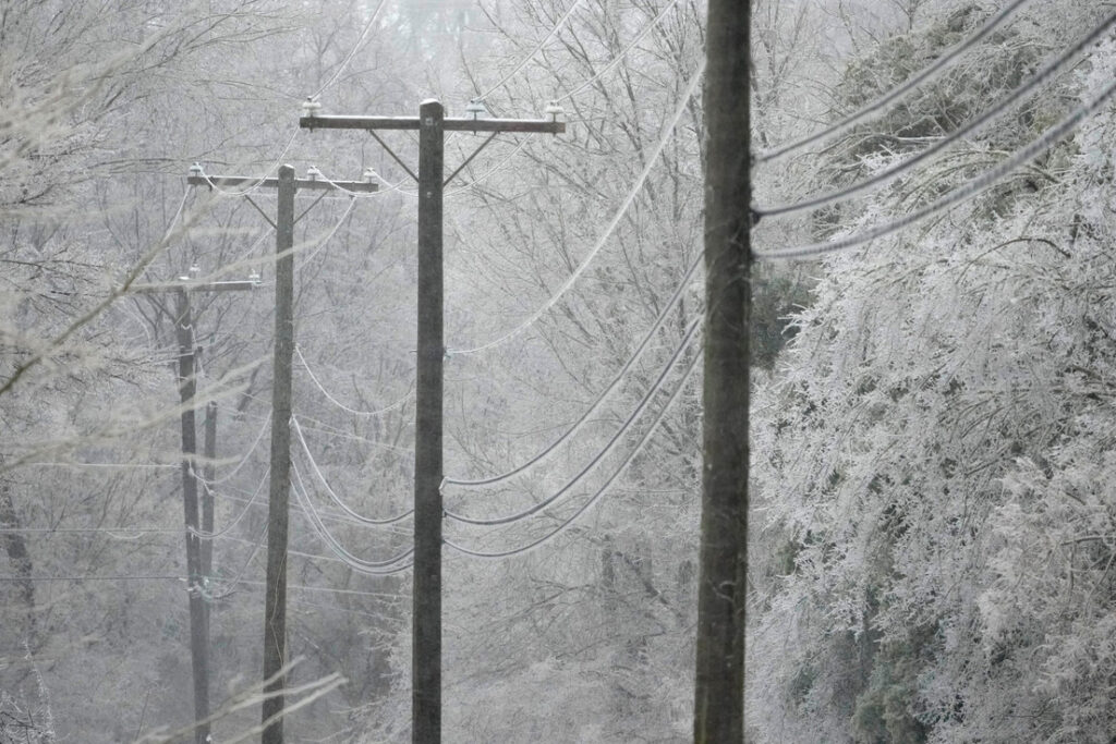 Un millón de personas se quedan sin electricidad mientras una fuerte tormenta invernal paraliza EE.UU.  - Noticias de hoy en República Dominicana | De Último Minuto