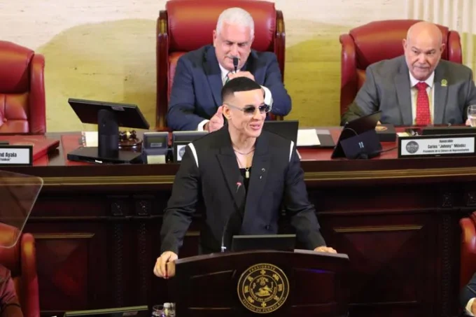 Daddy Yankee se convierte en el primer reguetonero distinguido por el Senado de Puerto Rico