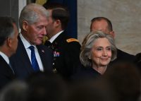 Avanza en el Congreso de EE.UU. un proceso para declarar en desacato a los Clinton por el caso Epstein