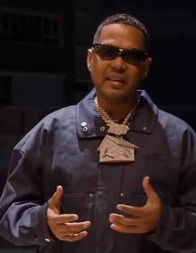 Santiago Matías invita a su fanaticada a sintonizar el especial en vivo de La Casa de Alofoke 2 por Univisión