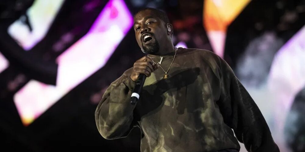 El rapero Ye se disculpa por comentarios antisemitas y los atribuye a trastorno bipolar