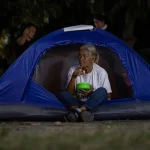 Unas 80 familias duermen afuera de un penal de Venezuela por la liberación de los presos políticos