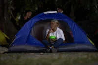 Unas 80 familias duermen afuera de un penal de Venezuela por la liberación de los presos políticos