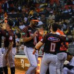 Toros del Este desatan ofensiva de 17 carreras y aplastan a las Águilas