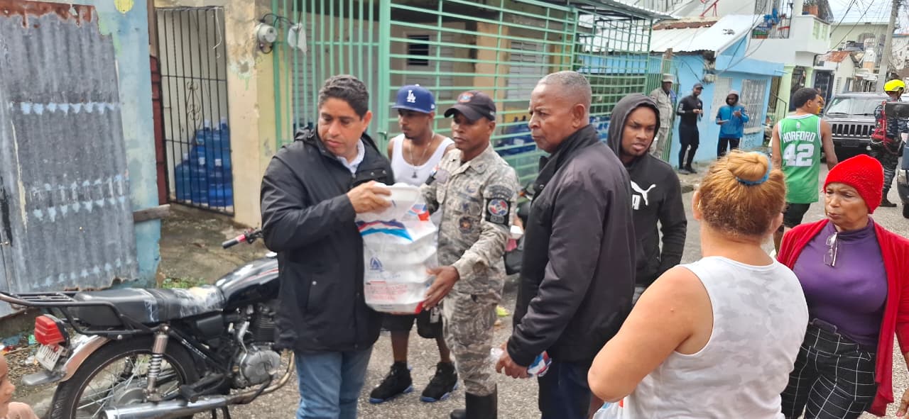 DASAC brinda asistencia oportuna a familias afectadas por las lluvias en Puerto Plata