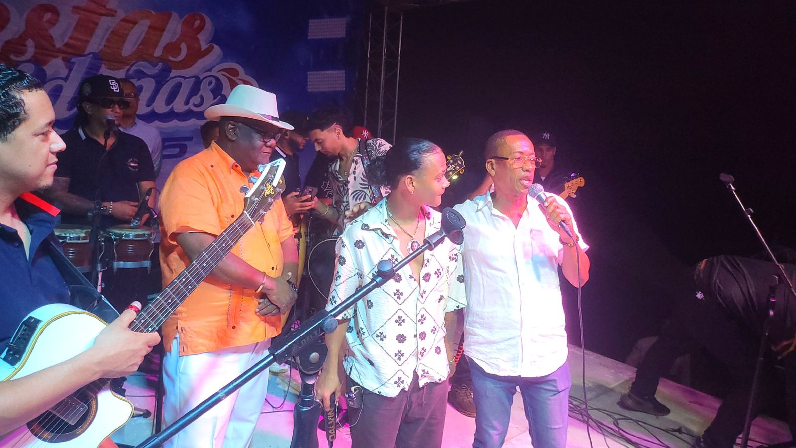 Arroyo Barril celebra con éxito su tradicional fiesta navideña