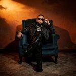 Elvis Martínez, fiel a su esencia, presenta su más reciente sencillo “Ni Loco”