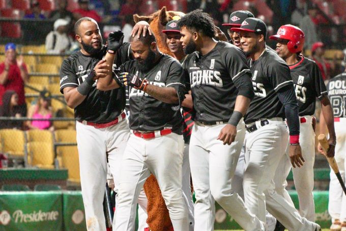 Leones del Escogido avanzan a la Serie Final por segundo año consecutivo