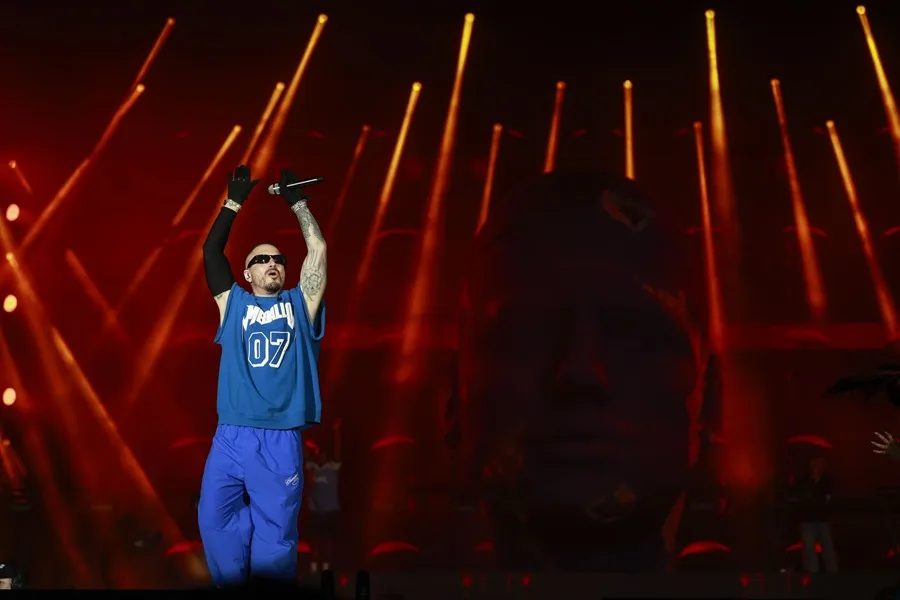 J Balvin, Diana Flores y Deion Sanders jugarán en el ‘Flag Football Game’ del Super Bowl LX