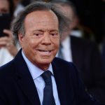 Julio Iglesias contrata a un abogado para hacer frente a las acusaciones de abusos sexuales